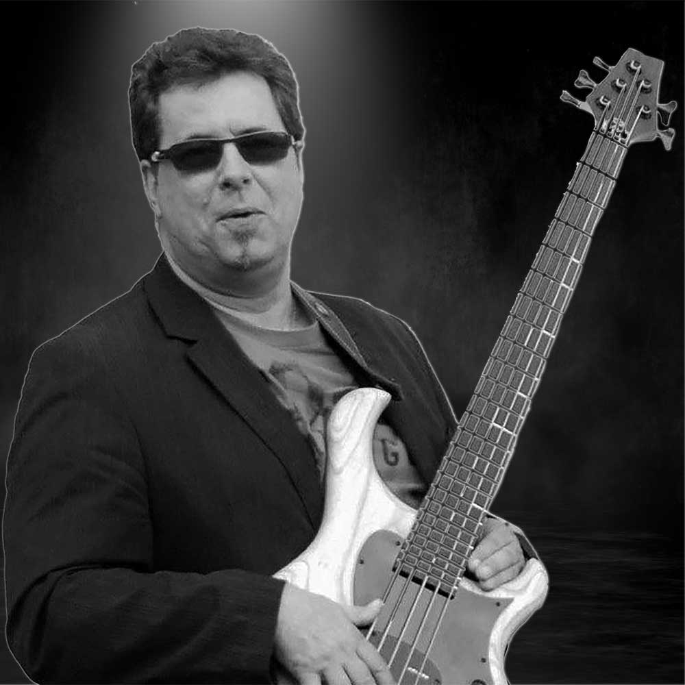 Holger - Bassist bei "Peter M"